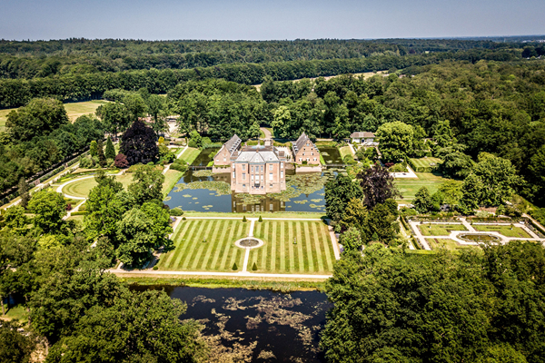 Luchtfoto Kasteel Middachten Met De Tuinen