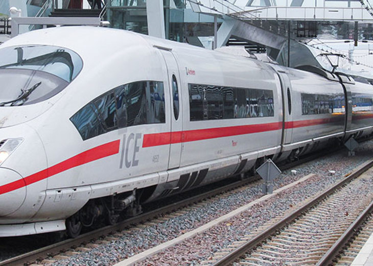 ICE naar Duitsland op station Arnhem