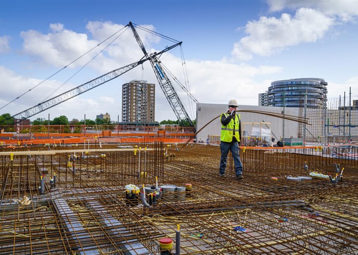 Bouwvakker op bouwlocatie