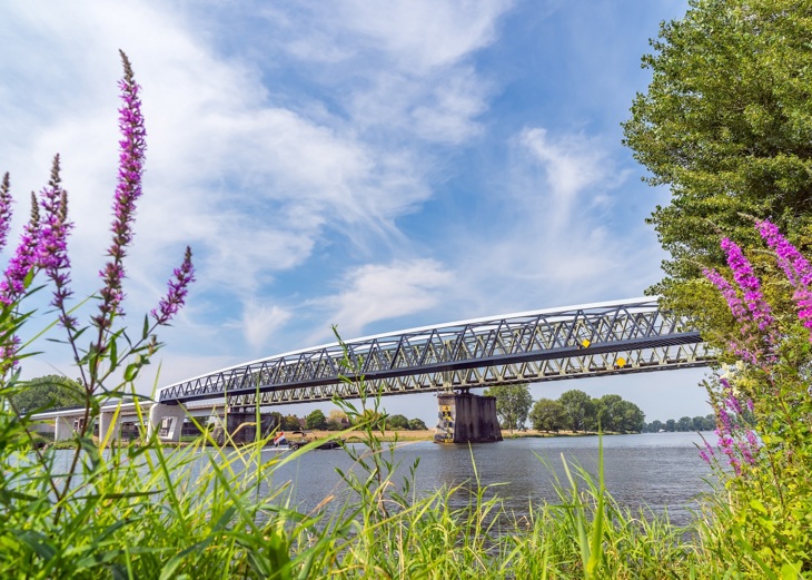 Maaswaalpad Met Fietsbrug
