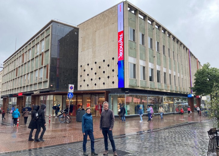 Bas En Elma Voor V^0D Gebouw