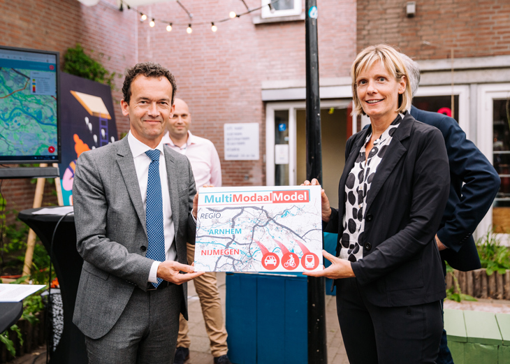 GMR Regio Congres 2022 12 Overhandiging Multi Modaal Model Mobiliteit (1)