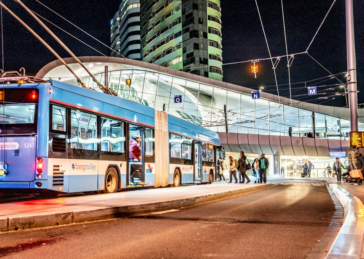 W NOVEX1. VR Bus Station Arnhem Avond
