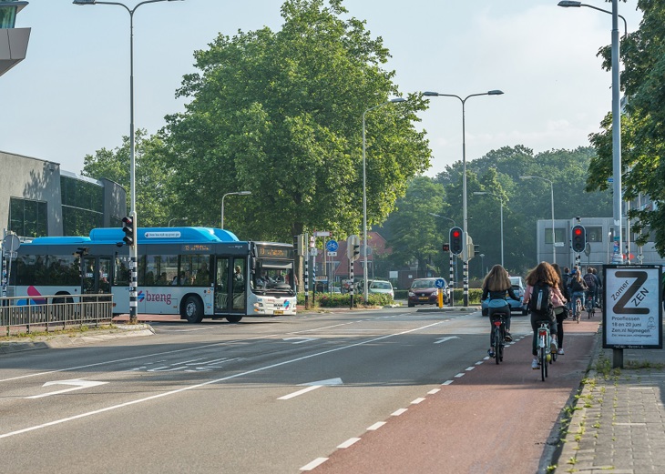JZS0459 Fietsers Omgeving Station Heyendaal Klein