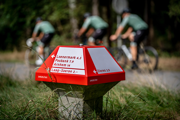 Wegwijzerpaddenstoel Wandelroute Priesnitzhoeve Sprengen Laag Soeren