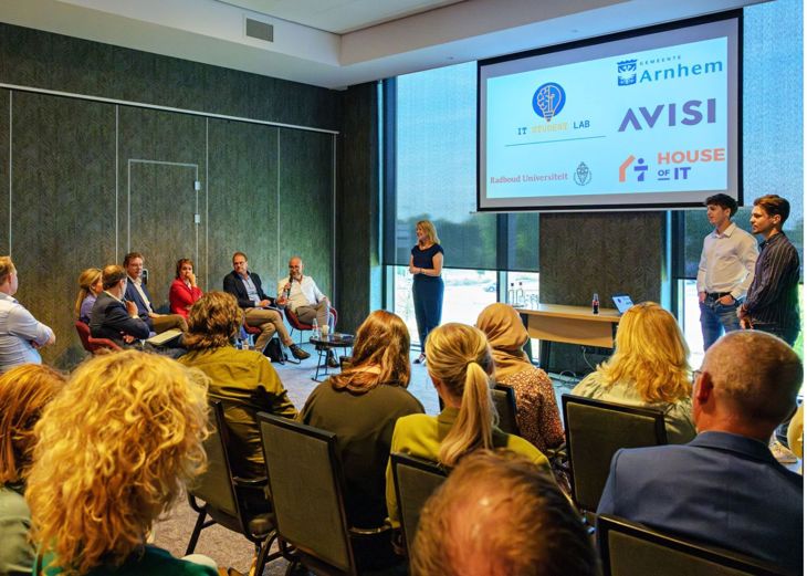 IT STUDENT LAB Interview Foto